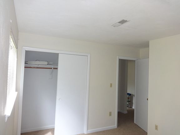 4th image of 864 Newport Ter