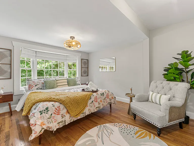 315 W Benson St — Photo 3
