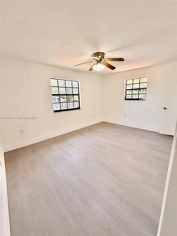 2424 SW 21st Ter #0 — Photo 2
