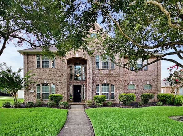 501 Falcon Lake Dr