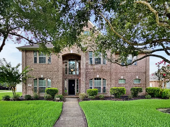 501 Falcon Lake Dr, Friendswood, TX 77546