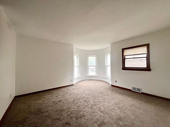 3rd image of 605 N Broad St APT 2