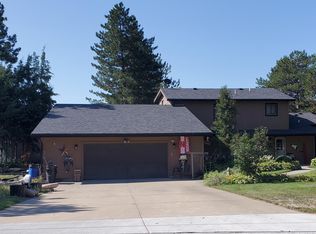 55 Lakewood Dr, Columbus, NE 68601