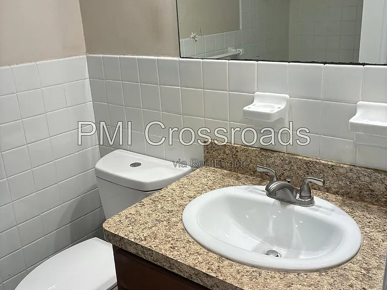 Riviera Manor — Photo 13