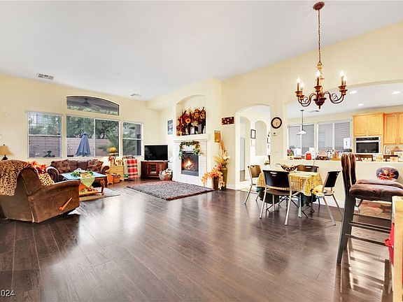 2nd image of 3920 Campanario Ave