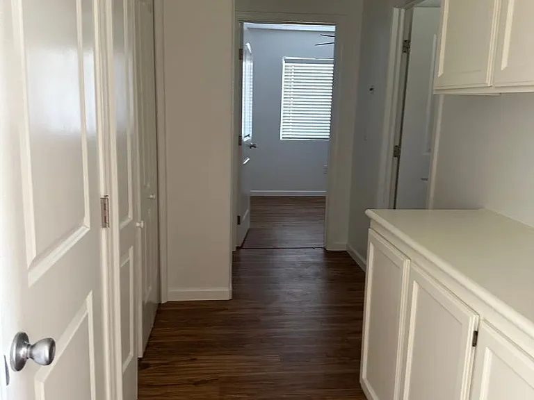 2601-2607 W Oriole Ave — Photo 3