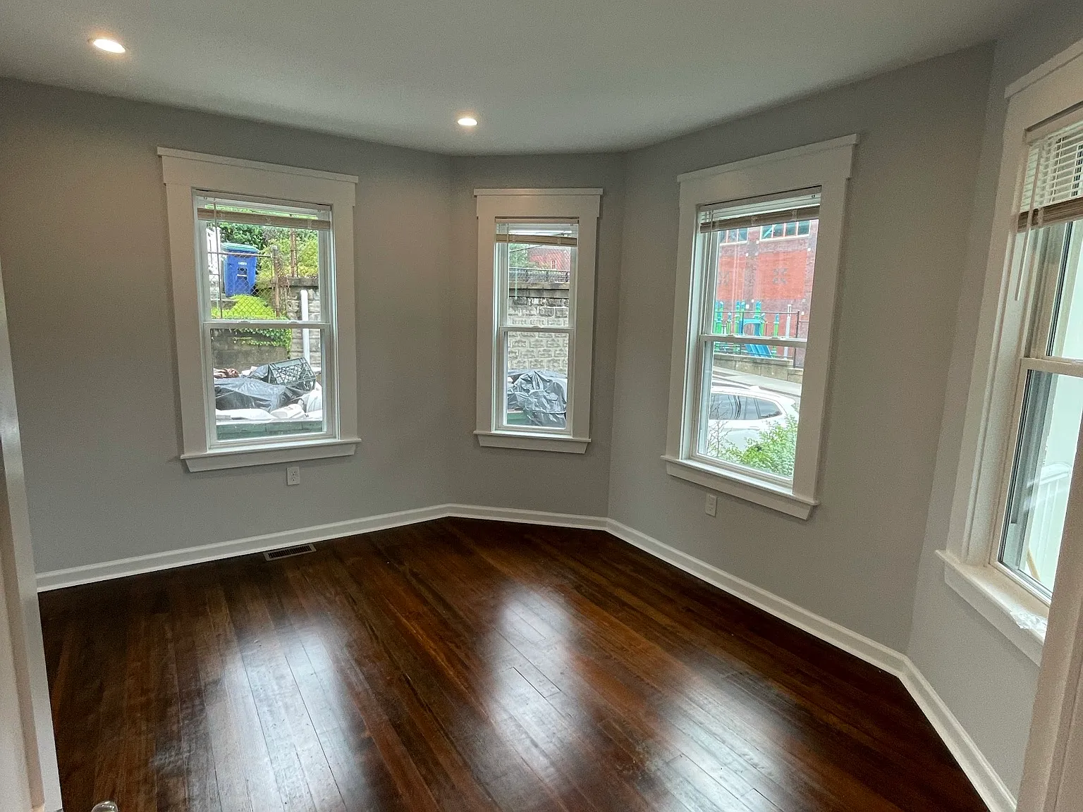 4 bed, 9999 sqft, $5,500 — Photo 3