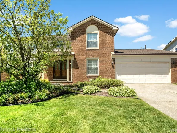 217 Stonetree Cir, Rochester Hills, MI 48309