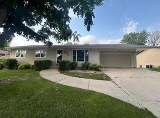 962 Miles Dr, Worthington, MN 56187