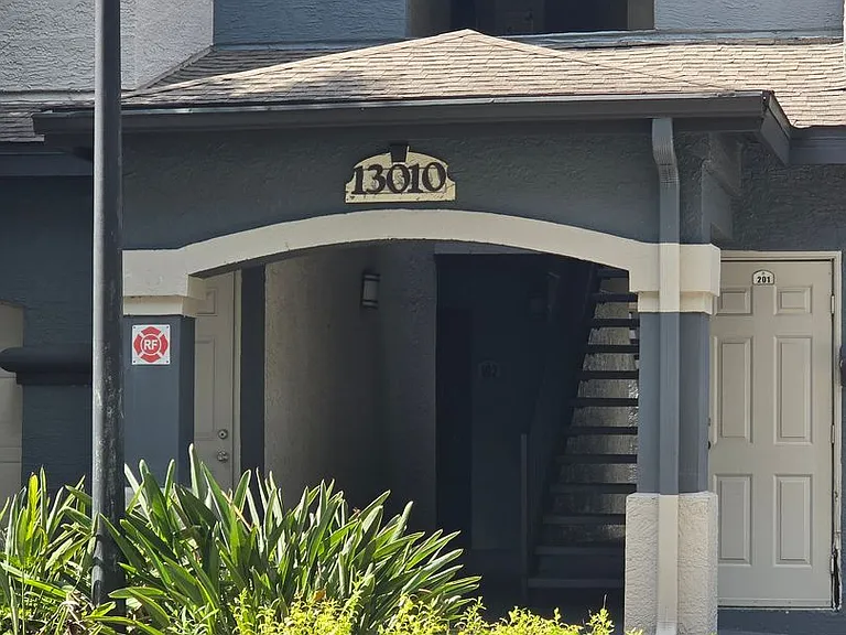 13010 Arbor Isle Dr — Photo 2