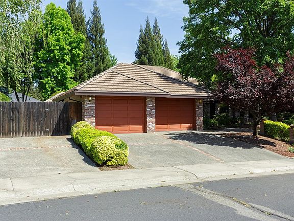2nd image of 1603 Champion Oaks Dr