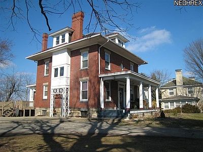1st image of 3 Highland Colony St