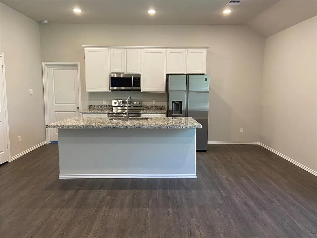 2 bed, 1233 sqft, $1,650 — Photo 3