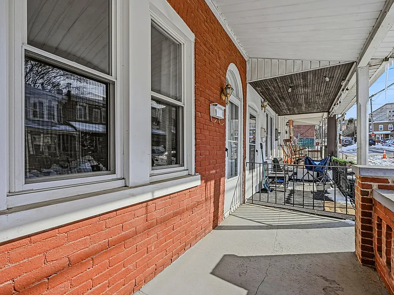 1813 W 7th St — Photo 4