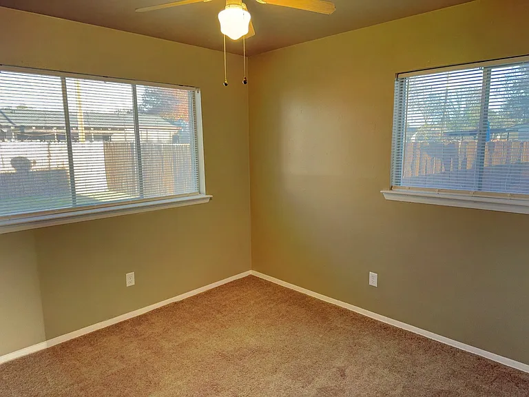 2837 Lowell Dr — Photo 17