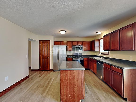 3rd image of 231 Oakford St