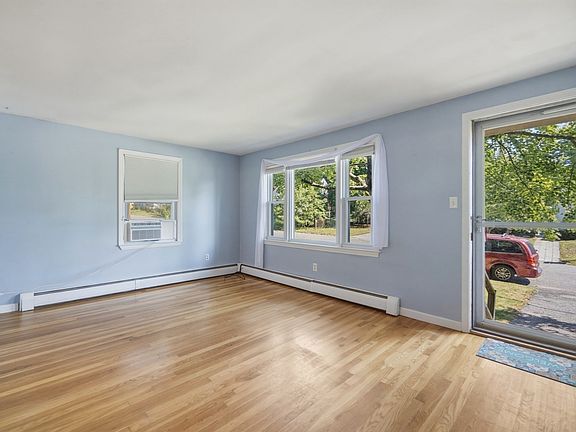 4th image of 26 Sunset Rd