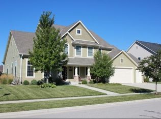 W77N755 Harvest Ln, Cedarburg, WI 53012