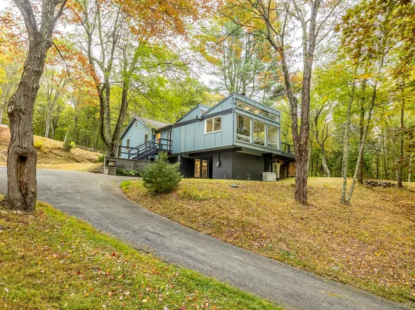 611 N Clove Road, Millbrook, NY 12545