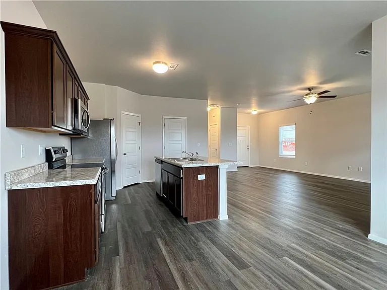 3231 Red Tail Way — Photo 5