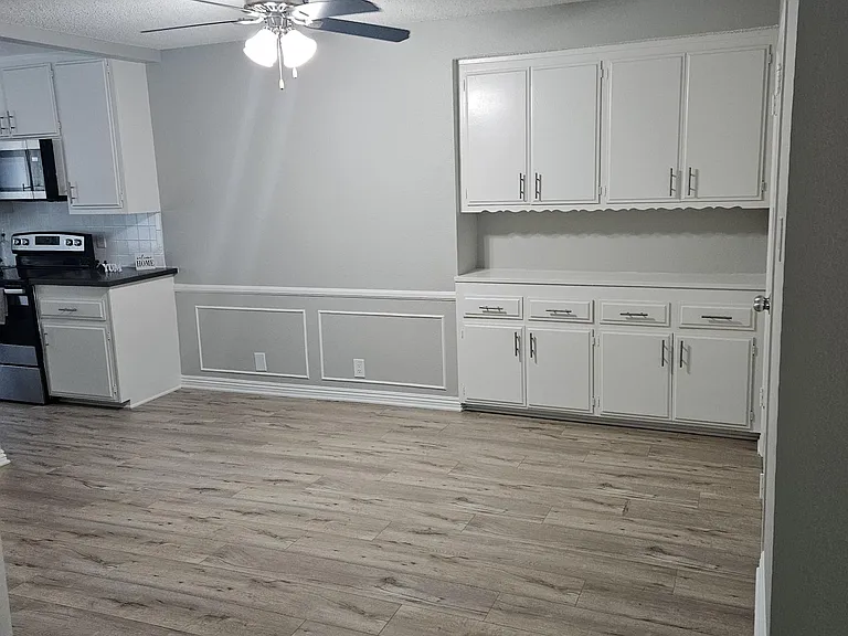 Malibu Apartments — Photo 17