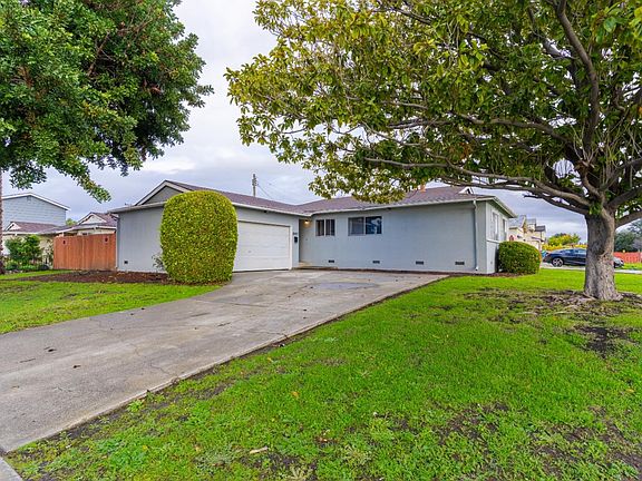 2nd image of 2697 Cabrillo Ave