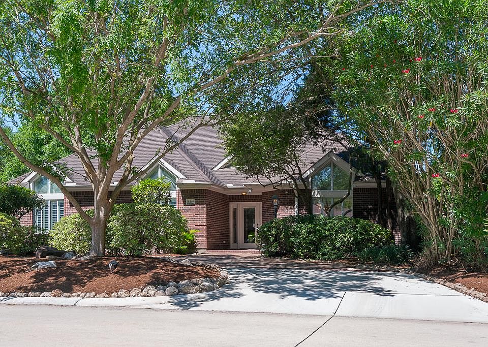 1st image of 8449 Hunters Creek Dr