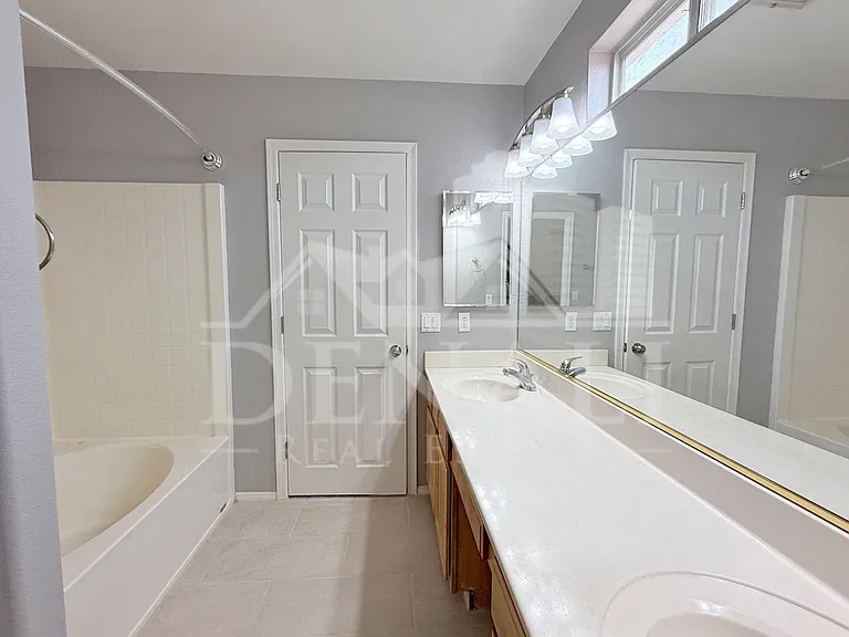805 S Esmeralda — Photo 16
