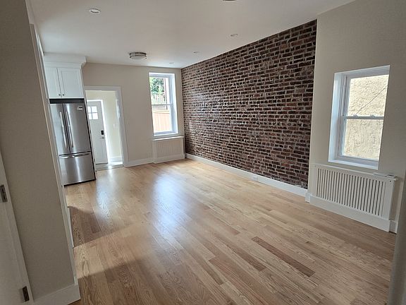 5th image of 290 Clifton Ave Floor 1