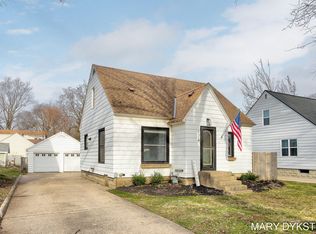 124 S Fairview Rd, Zeeland, MI 49464