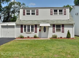 21 Lakeview Ave, Rochelle Park, NJ 07662