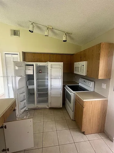 16280 SW 77th Ter Photo 1