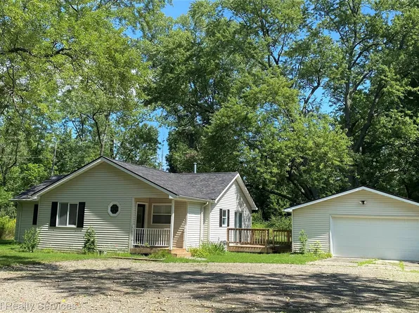 364 James Ct, Lake Orion, MI 48362