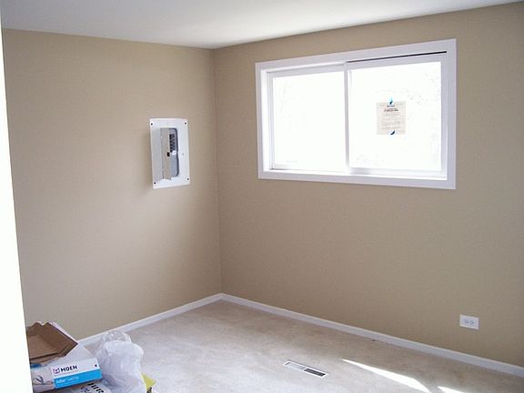 3rd image of 33 Hillcrest Ave