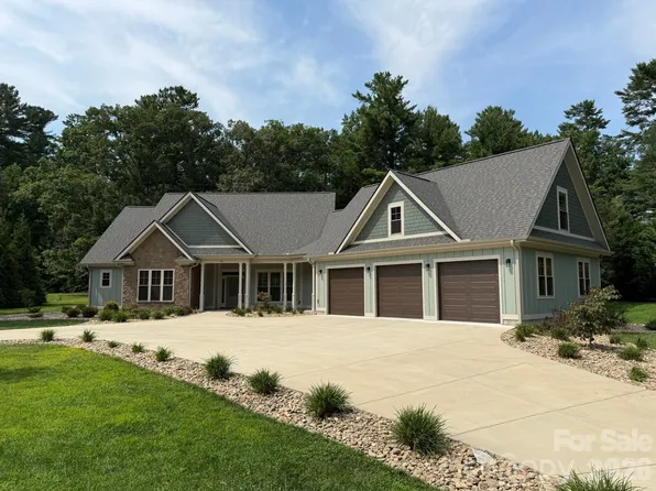30 Shipman Pkwy, Flat Rock, NC 28731