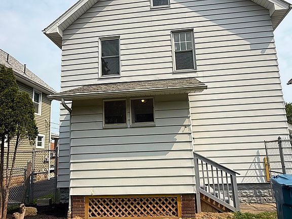 3rd image of 476 Sexton St
