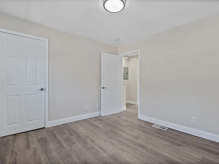 464 E Norwich Ave #D — Photo 7