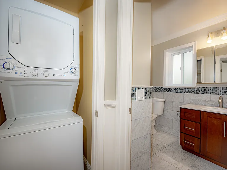 Palmetto at Tiburon View 1 Bed, 1 Bath Laundry/Bathroom Palmetto at Tiburon View 1 Bed, 1 Bath Laundry/Bathroom