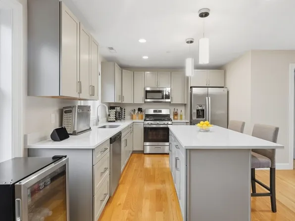 1418 Main St #201, Tewksbury, MA 01876