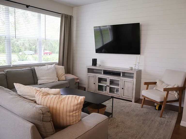 19256 Stone Hedge Dr — Photo 2