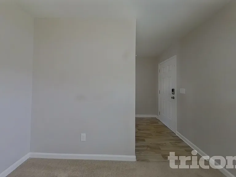 206 Churchill Dr — Photo 3