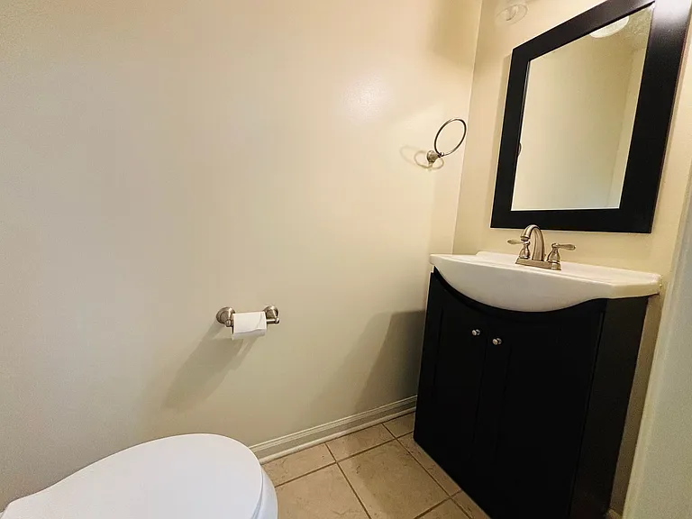 1704 Emerald St — Photo 10