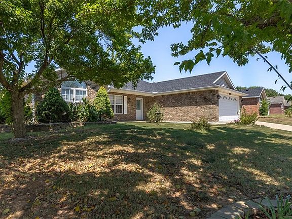 3rd image of 501 Spicewood Trl
