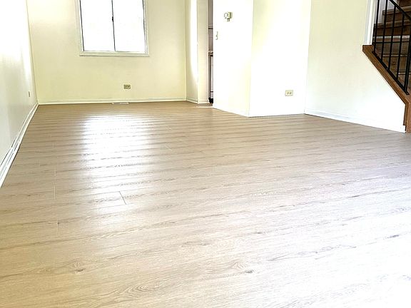 2nd image of 2303 Woodview Ln