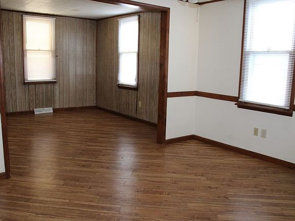 4th image of 2456 Seven Valleys Rd #1
