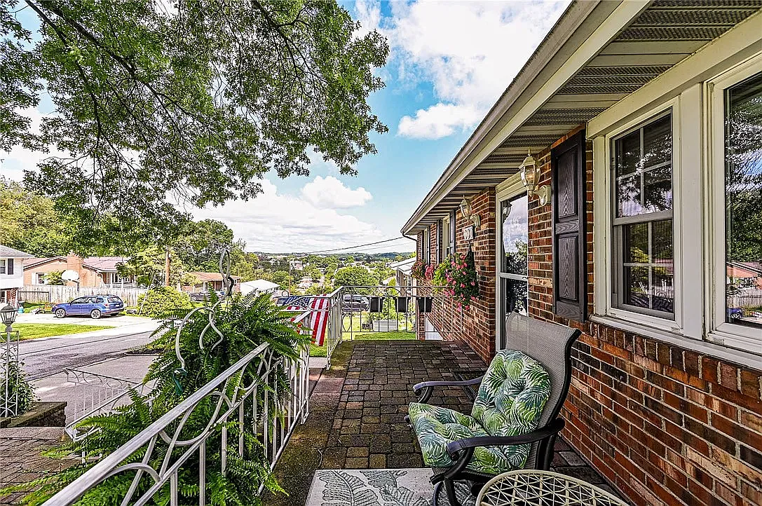 3 bed, 2.5 bath, 1800 sqft, $2,200 — Photo 4