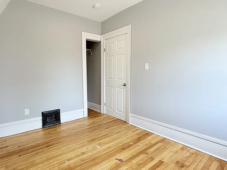 2177-2181 Howard Ave #2177 — Photo 16