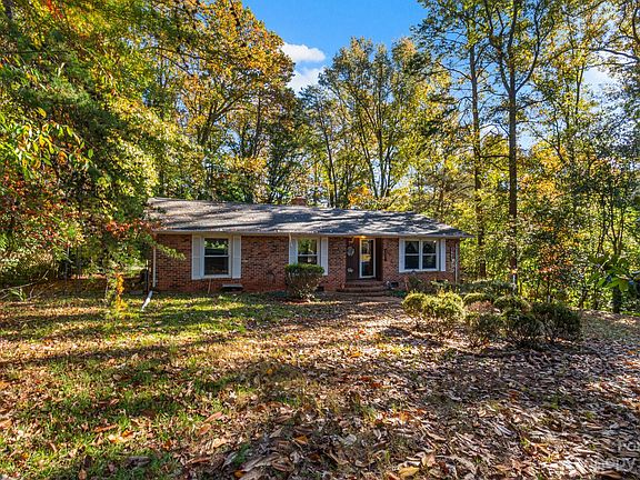 2nd image of 7404 Oakwood Ln