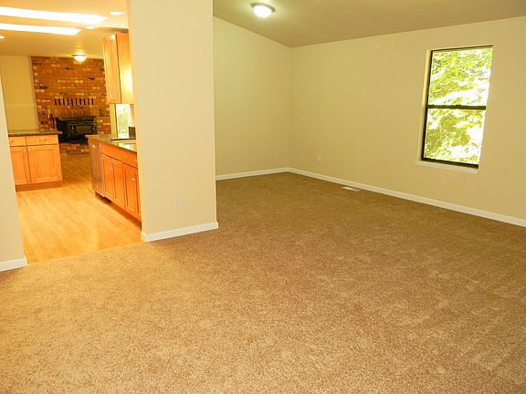4th image of 420 NW Paxford Ln