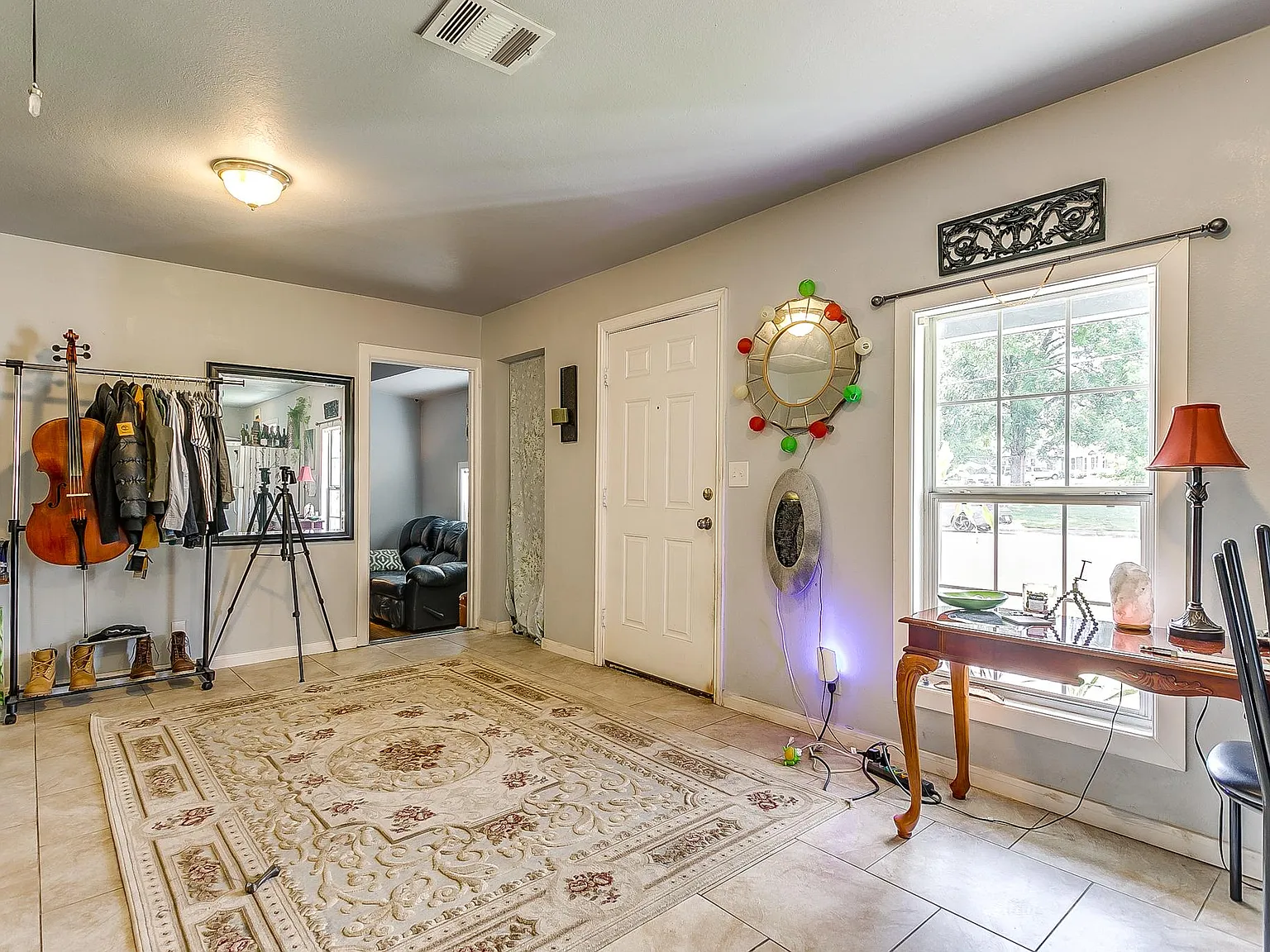 3 bed, 1100 sqft, $1,500 — Photo 2